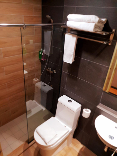 Bathroom 14
