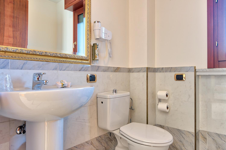 Bathroom 11