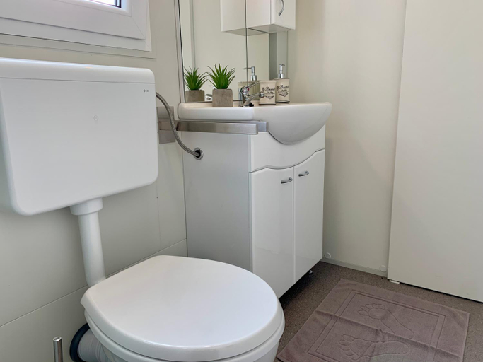 Bathroom 2, Mobilhome-Kroatien 2 Premium Mobilheime - direkt am Meer, Sveti Filip i Jakov