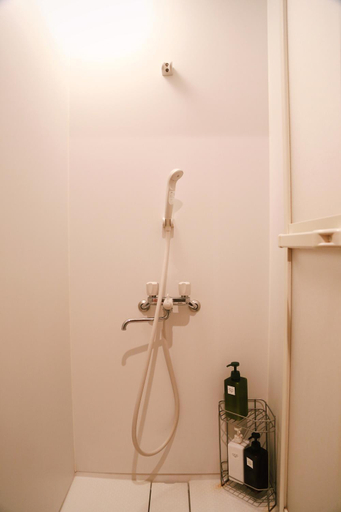 Bathroom 5, Y Pub & Hostel Tottori, Tottori