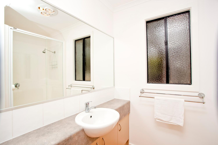 Bathroom 4, Portland Tourist Park, Glenelg - Portland
