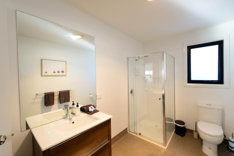 Bathroom 2, Homelea Accommodation, Break O'Day