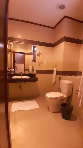 Bathroom 5, Laya Beach Hotel, Panadura