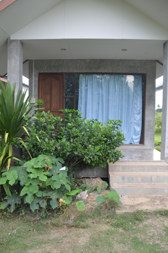 Others 3, BaanSunlomjoy, Chom Thong