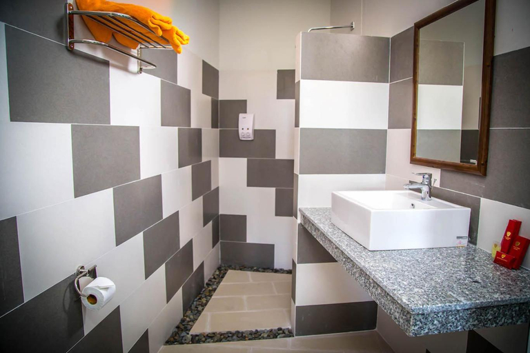 Bathroom 3, Mui Ne Hills Villa Hotel, Phan Thiết