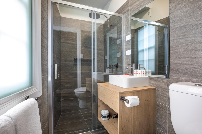 Bathroom 7