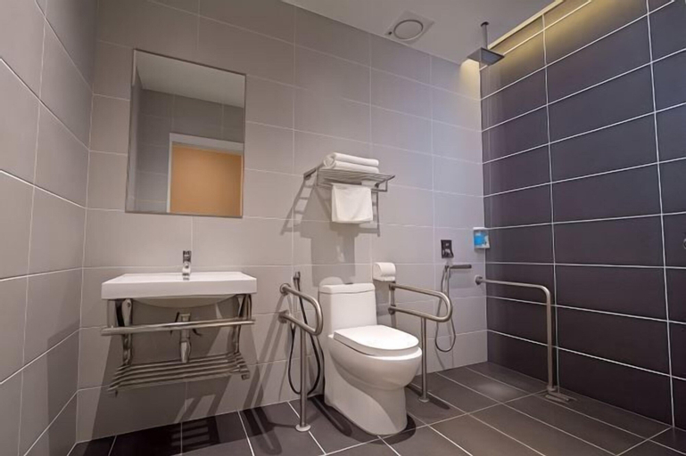 Bathroom 15