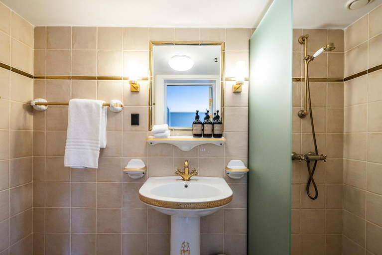 Bathroom 4, Hotel Royal, Århus