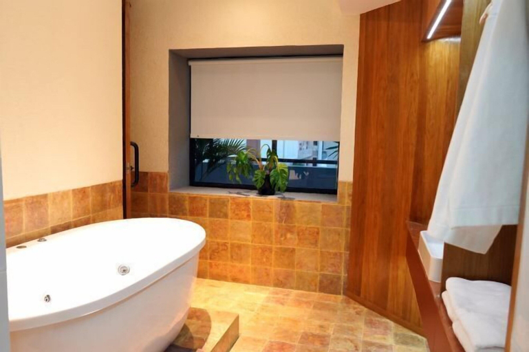 Bathroom 9