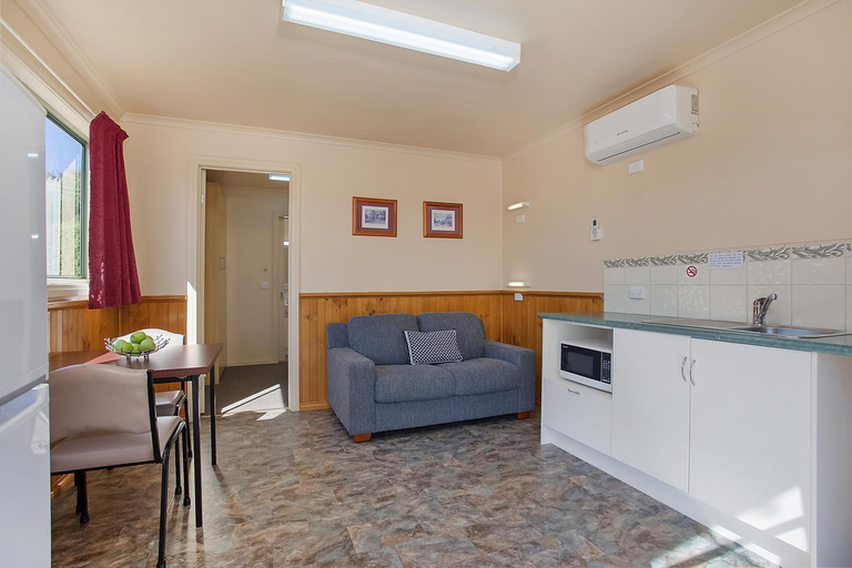 Others 4, Hamilton Caravan Park, S. Grampians - Hamilton