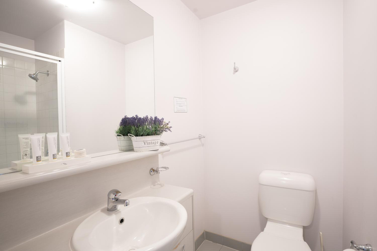 Bathroom 16