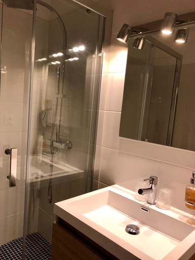 Bathroom 4, Saint Louis, Gard