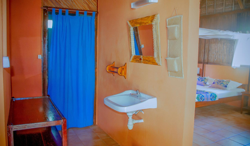 Bathroom, Lakana Hotel, Analanjirofo