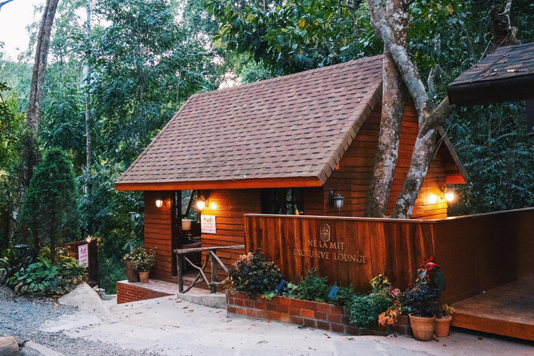 Public Area, Nelamit, K. Mae On