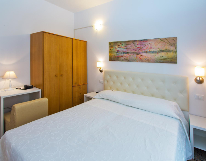 Others 4, Hotel Maine, Savona