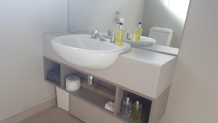 Bathroom, Akaroa Waterfront Motel, Christchurch