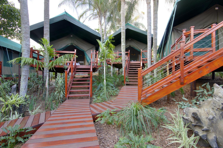 Exterior 3
