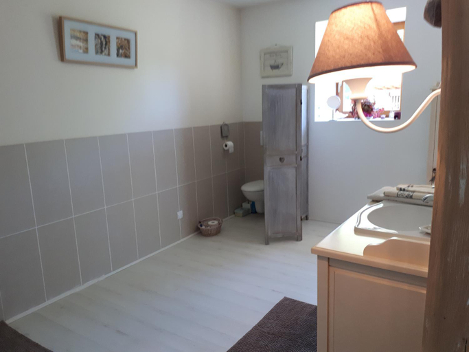 Bathroom, Au Cœur de Mauchat, pour une escapade romantique, Dordogne