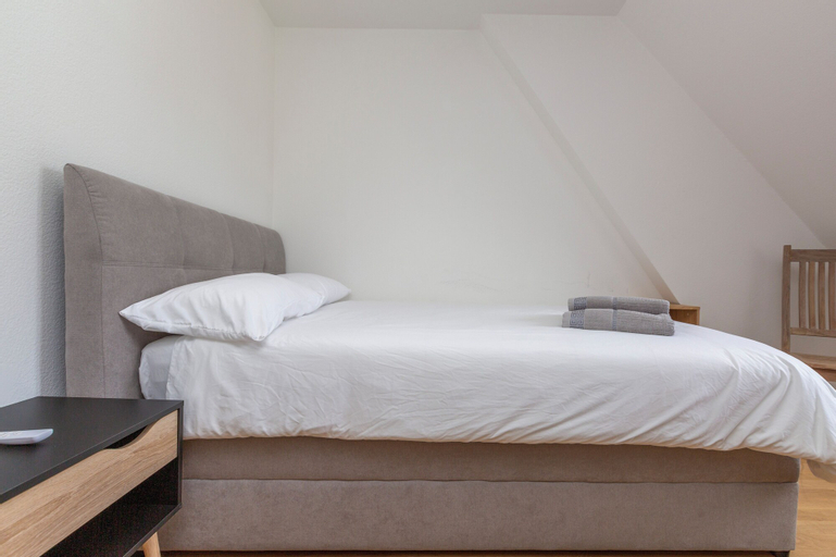 Bedroom 12