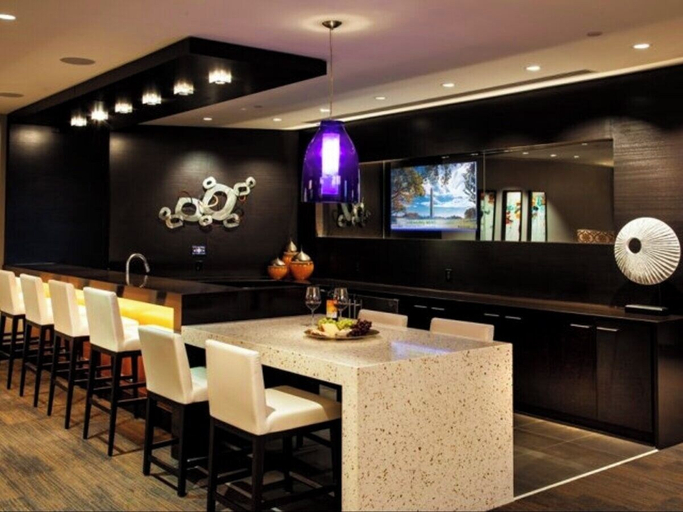 Food & Drinks, Prime Crystal City Apartments, Arlington