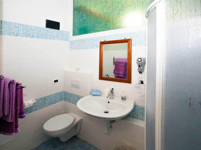 Bathroom, La Brezza B&B Ischia, Napoli