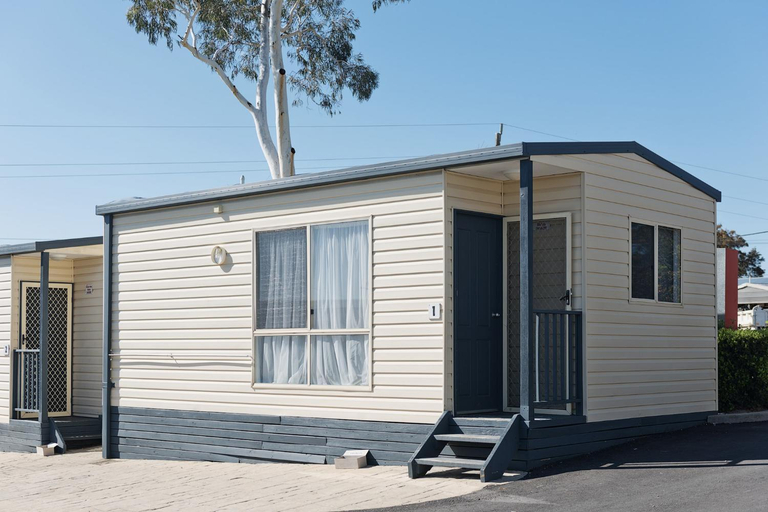 Exterior 9