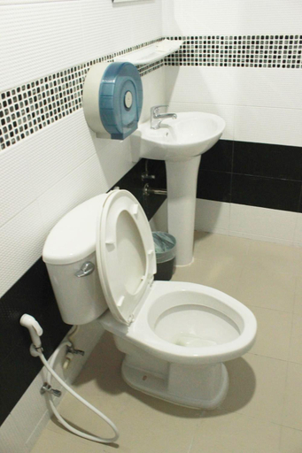 Bathroom 4, Donmuang Airport Modern Bangkok Hotel, Don Muang