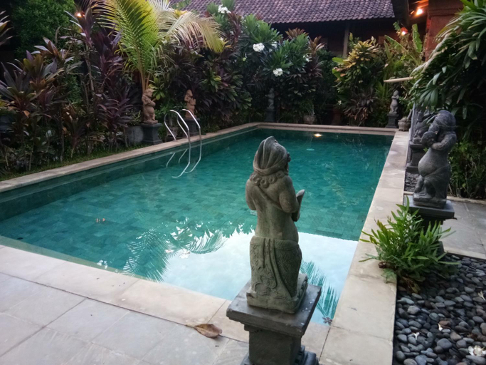 Swimming Pool 13
