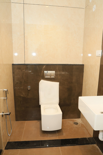 Bathroom 2, Eagle Stay Inn, Kancheepuram