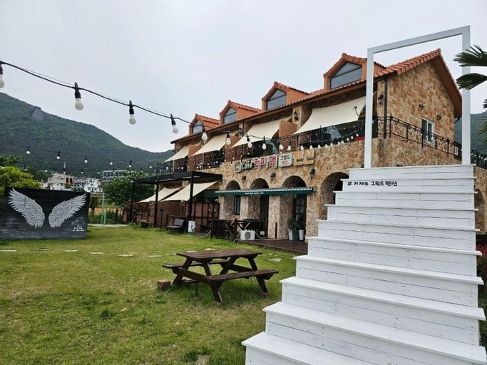 Geoje Grand Pension, Geoje