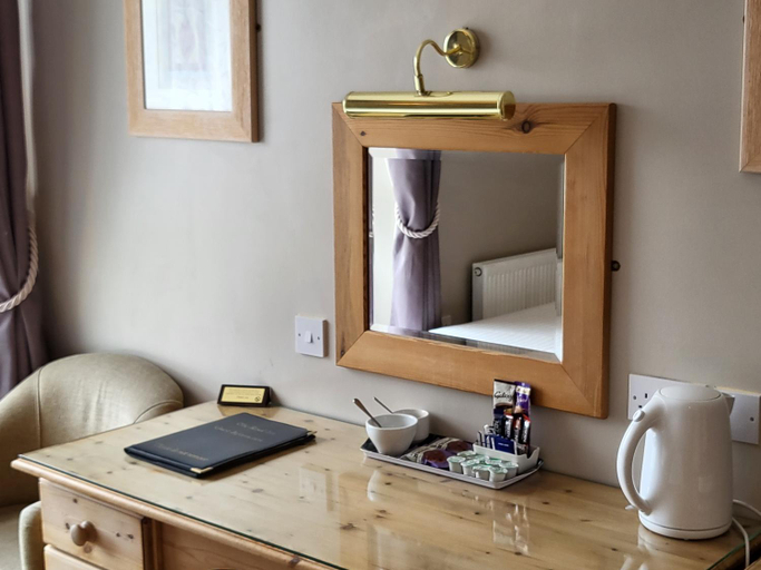 Others 5, The Royal Inn, Cornwall