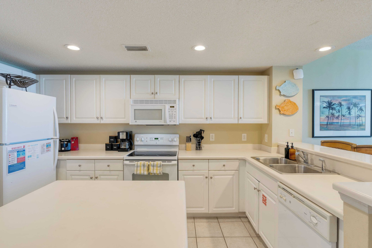 Others 4, Sea Spray by Avantstay Beachfront Condo, Bay