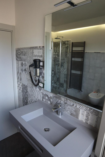 Bathroom 13