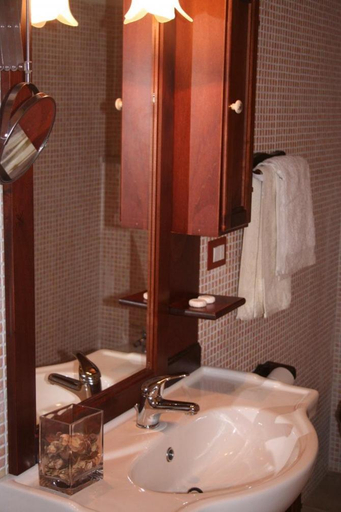 Bathroom 3, Albarosa, Bari