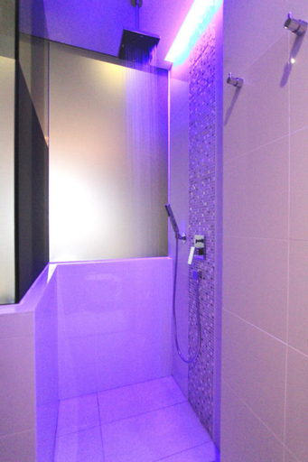 Bathroom 7