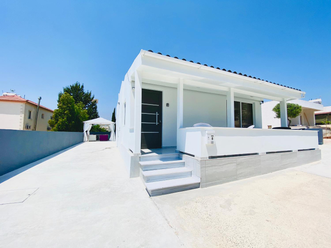 Others 5, SANDY BAY Villa