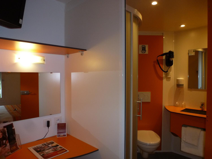 Bathroom 3, Hotel Balladins Bordeaux Eysines, Gironde