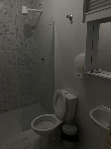 Bathroom 10