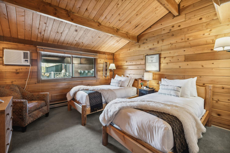 Bedroom 2, Good Medicine Lodge, Flathead