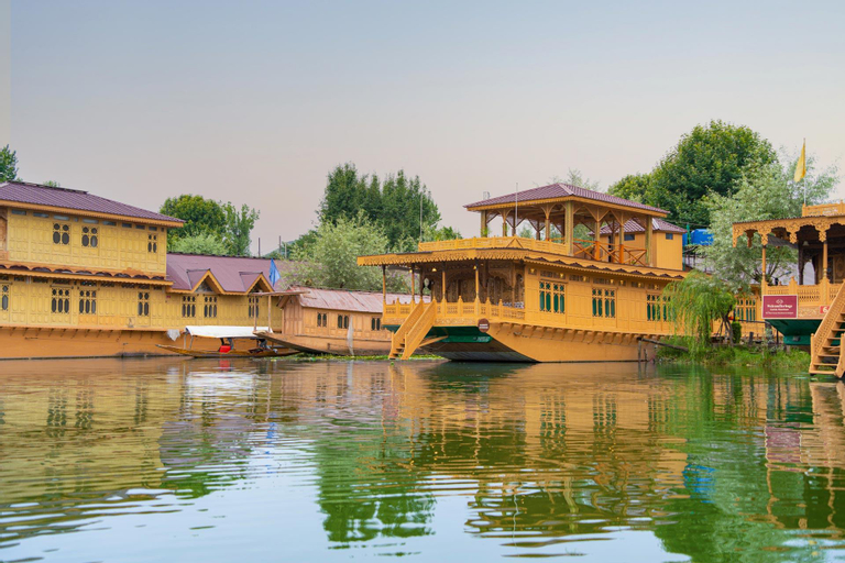 LohonoStays Harmukh Houseboat, Srinagar
