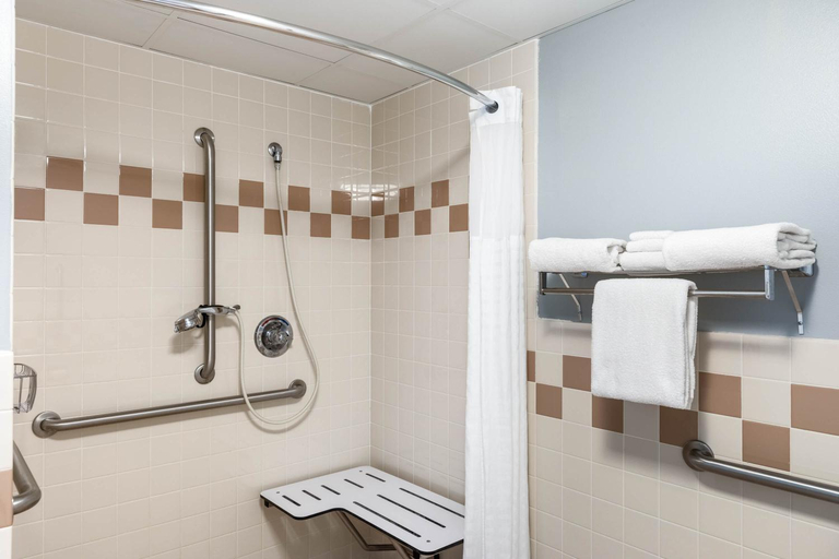 Bathroom 5, AmericInn by Wyndham Jackson, Jackson