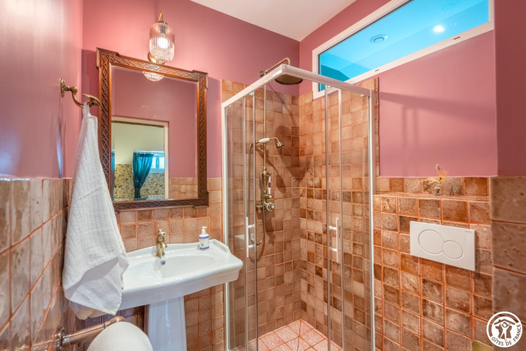 Bathroom 2, Domaine du Chateau Vert, Oise