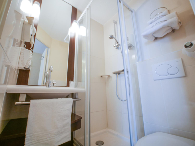 Bathroom 4, Hôtel Inn Design & Restaurant Langres, Haute-Marne