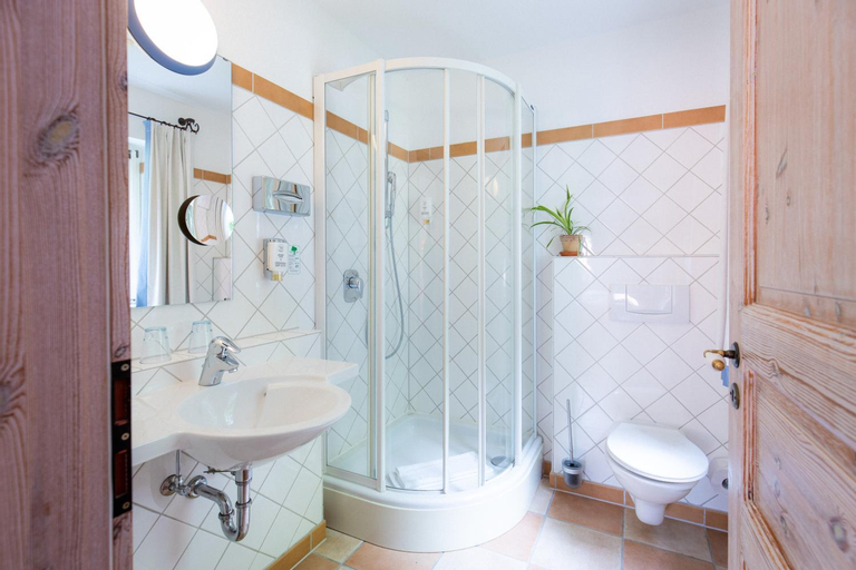 Bathroom 14