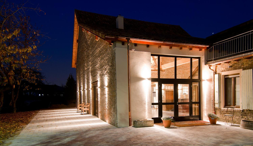 Exterior 3