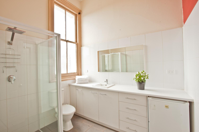 Bathroom, The Delatite Hotel, Mansfield