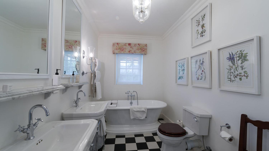Bathroom 5, Drostdy Hotel , Cacadu