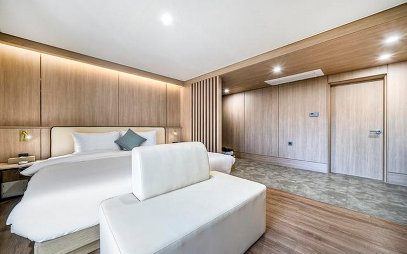 Bedroom 2, H Avenue Hotel Hwamyeong-dong, Gimhae