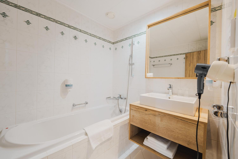 Bathroom 4, Rodinny Hotel Hubert High Tatras, Poprad