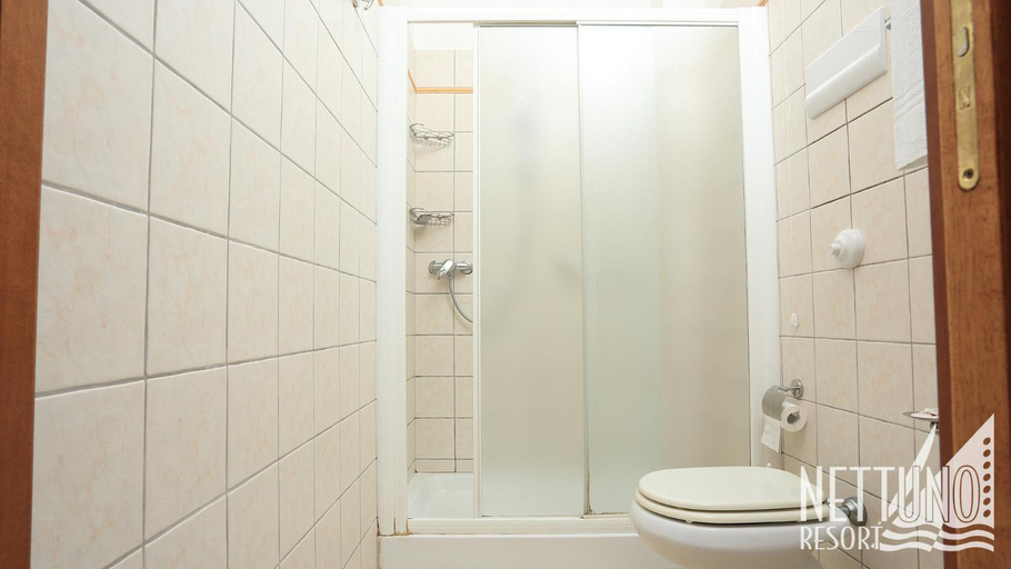 Bathroom 2, Nettuno Resort, Messina